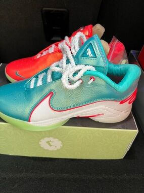 Si ze 10 - Nike Men's LeBron 22 Christmas Pack - Limelight New In Box No Lid!
